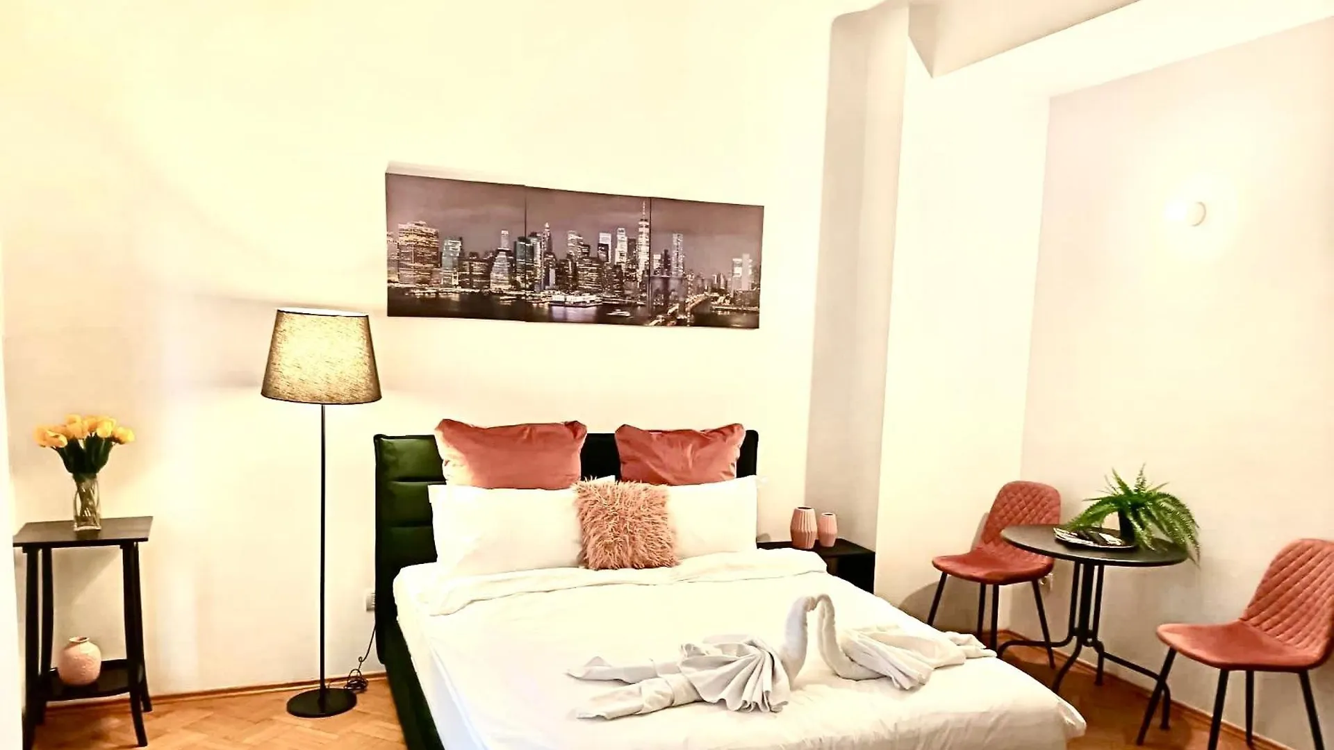University Square Studio Bucarest 0*,